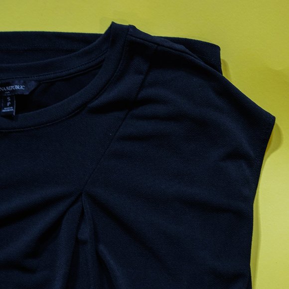 Banana Republic Black Sleeveless Top - Picture 3 of 7